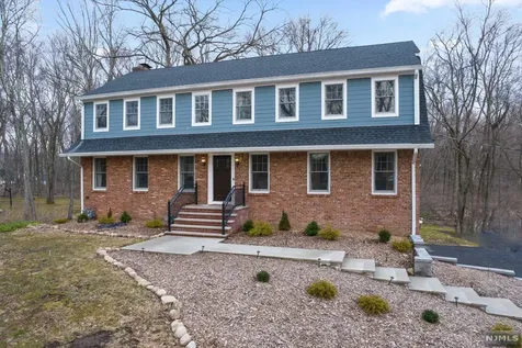 122 Brookview Drive Woodcliff Lake NJ 07677