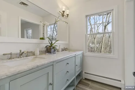 122 Brookview Drive Woodcliff Lake NJ 07677