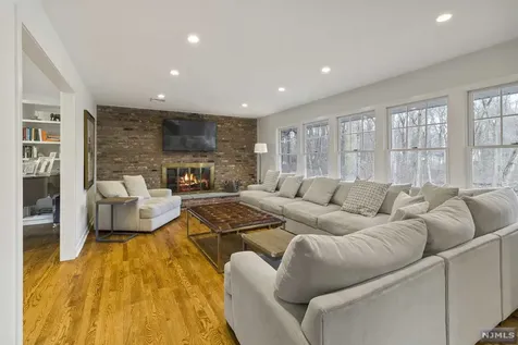 122 Brookview Drive Woodcliff Lake NJ 07677