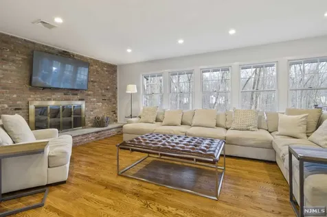 122 Brookview Drive Woodcliff Lake NJ 07677