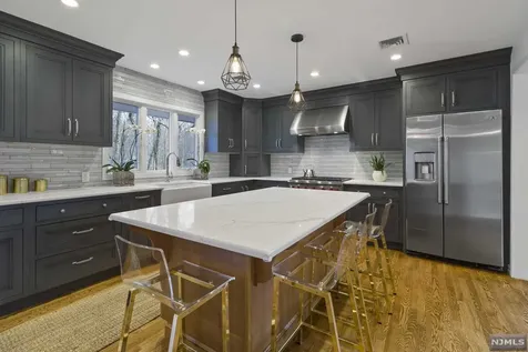 122 Brookview Drive Woodcliff Lake NJ 07677