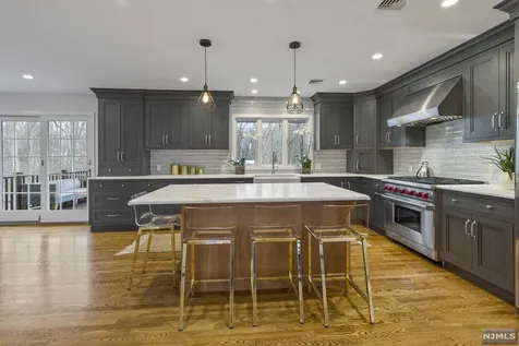 122 Brookview Drive Woodcliff Lake NJ 07677