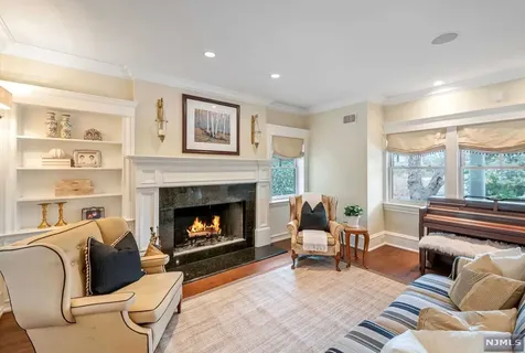 400 Hollywood Avenue Ho-ho-kus NJ 07423