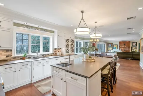 400 Hollywood Avenue Ho-ho-kus NJ 07423