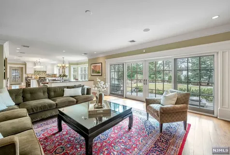 400 Hollywood Avenue Ho-ho-kus NJ 07423