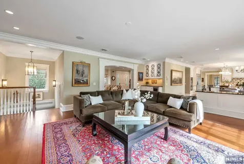 400 Hollywood Avenue Ho-ho-kus NJ 07423