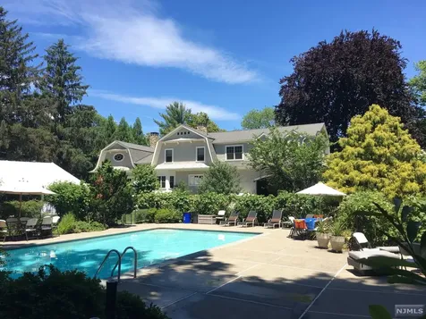 400 Hollywood Avenue Ho-ho-kus NJ 07423