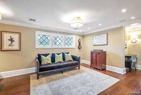 400 Hollywood Avenue Ho-ho-kus NJ 07423