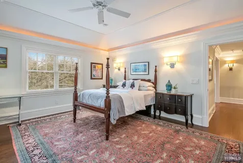 400 Hollywood Avenue Ho-ho-kus NJ 07423