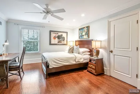 400 Hollywood Avenue Ho-ho-kus NJ 07423