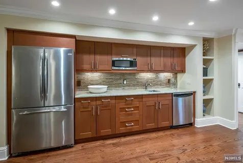 400 Hollywood Avenue Ho-ho-kus NJ 07423