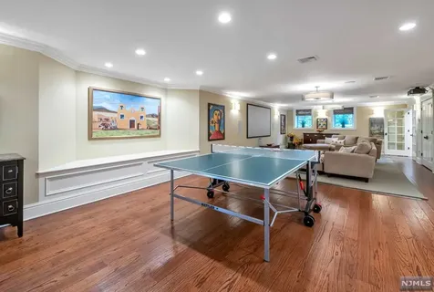400 Hollywood Avenue Ho-ho-kus NJ 07423