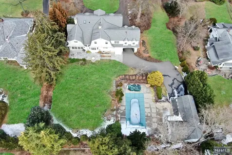 400 Hollywood Avenue Ho-ho-kus NJ 07423