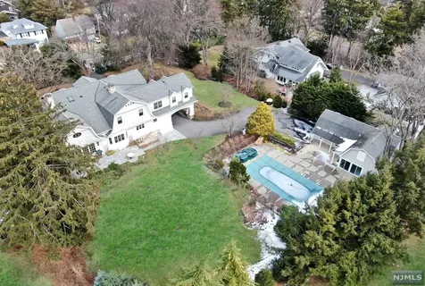 400 Hollywood Avenue Ho-ho-kus NJ 07423