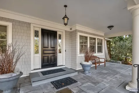 400 Hollywood Avenue Ho-ho-kus NJ 07423