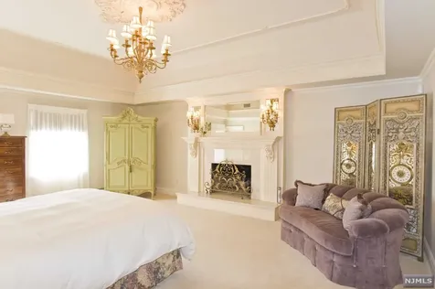 425 Devonshire Drive Franklin Lakes NJ 07417