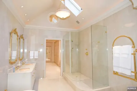 425 Devonshire Drive Franklin Lakes NJ 07417
