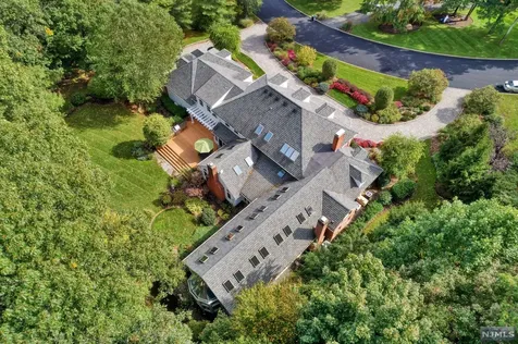 425 Devonshire Drive Franklin Lakes NJ 07417