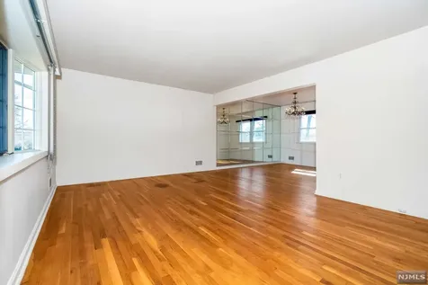 566 Beech Lane Paramus NJ 07652
