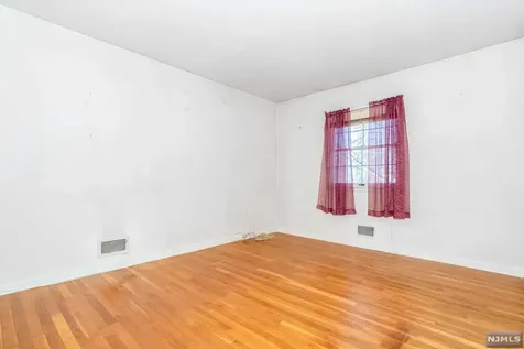 566 Beech Lane Paramus NJ 07652