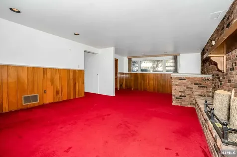 566 Beech Lane Paramus NJ 07652