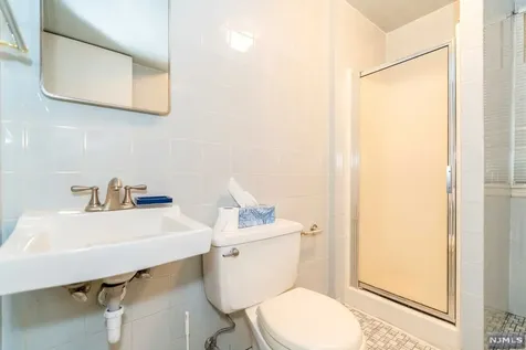 566 Beech Lane Paramus NJ 07652