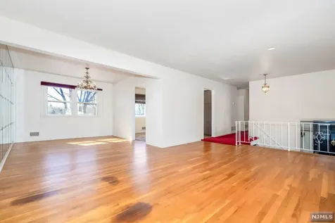 566 Beech Lane Paramus NJ 07652