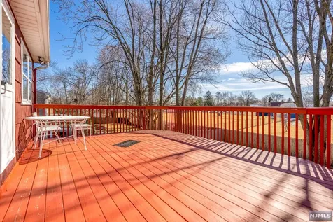 566 Beech Lane Paramus NJ 07652