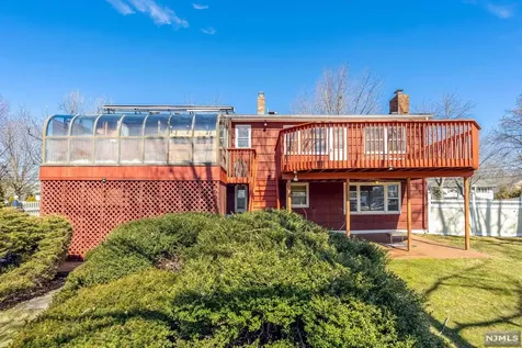 566 Beech Lane Paramus NJ 07652
