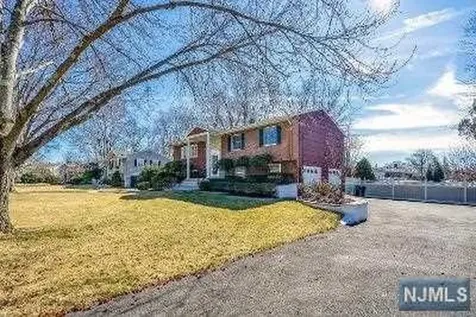 566 Beech Lane Paramus NJ 07652