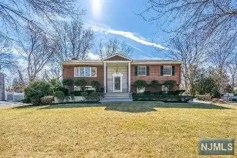566 Beech Lane Paramus NJ 07652