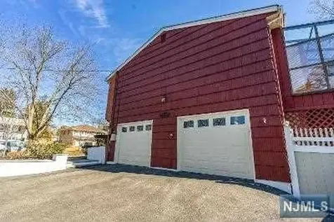 566 Beech Lane Paramus NJ 07652