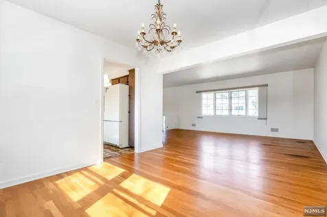 566 Beech Lane Paramus NJ 07652