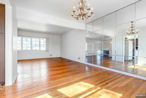 566 Beech Lane Paramus NJ 07652