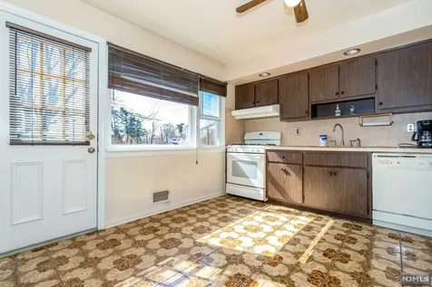 566 Beech Lane Paramus NJ 07652