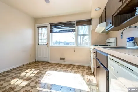 566 Beech Lane Paramus NJ 07652