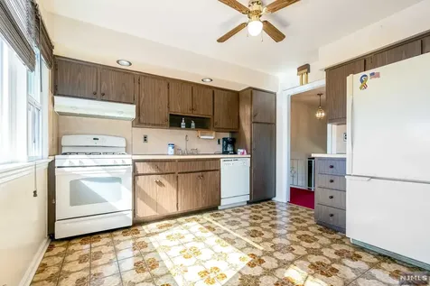 566 Beech Lane Paramus NJ 07652