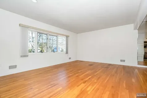 566 Beech Lane Paramus NJ 07652