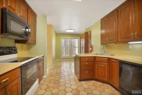 153 Oldwoods Court Mahwah NJ 07430