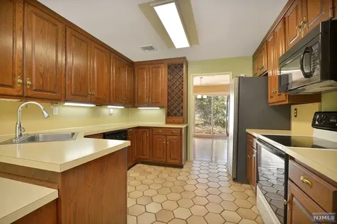 153 Oldwoods Court Mahwah NJ 07430