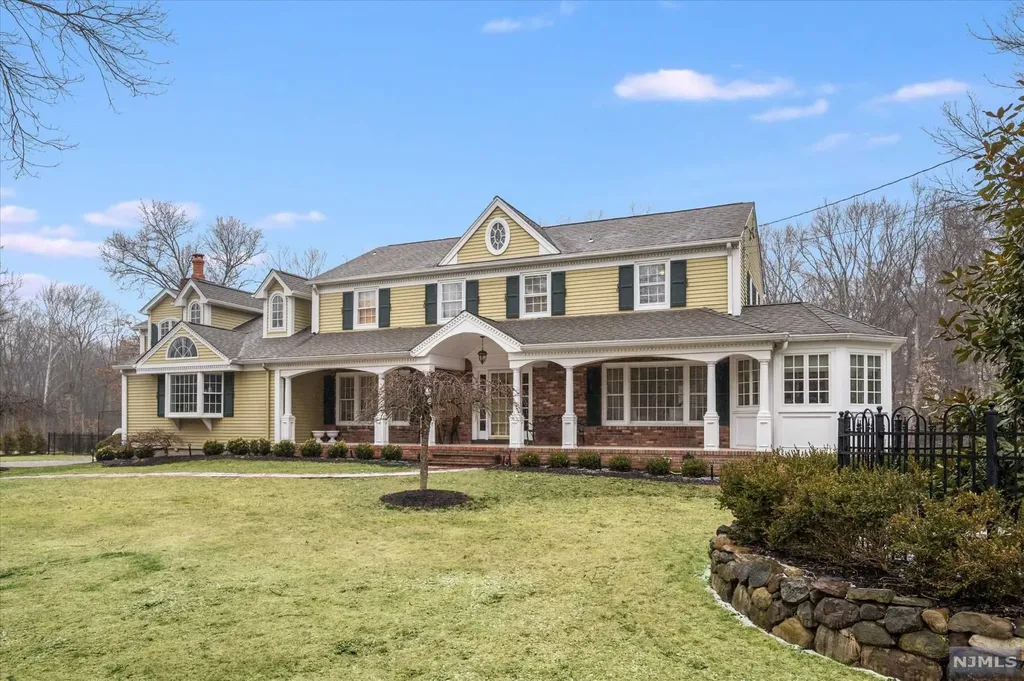 11 Riverview Lane Ho-ho-kus NJ 07423