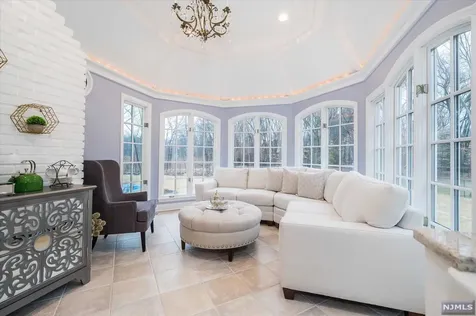 11 Riverview Lane Ho-ho-kus NJ 07423