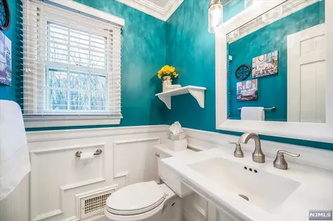 11 Riverview Lane Ho-ho-kus NJ 07423