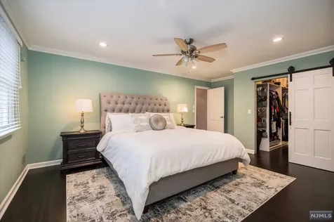 11 Riverview Lane Ho-ho-kus NJ 07423