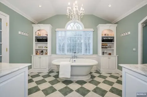 11 Riverview Lane Ho-ho-kus NJ 07423