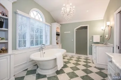 11 Riverview Lane Ho-ho-kus NJ 07423