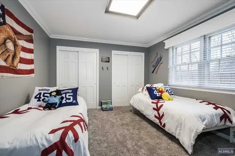 11 Riverview Lane Ho-ho-kus NJ 07423