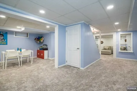 11 Riverview Lane Ho-ho-kus NJ 07423