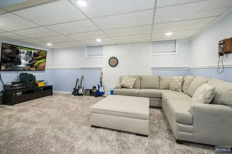 11 Riverview Lane Ho-ho-kus NJ 07423