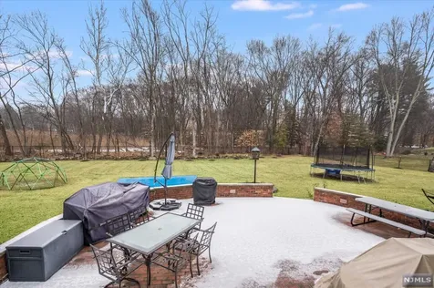 11 Riverview Lane Ho-ho-kus NJ 07423